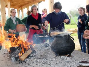 Kochen mit dem großen Kessel