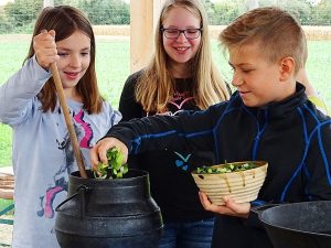 Mittelalterliches Kochen für Schulklassen